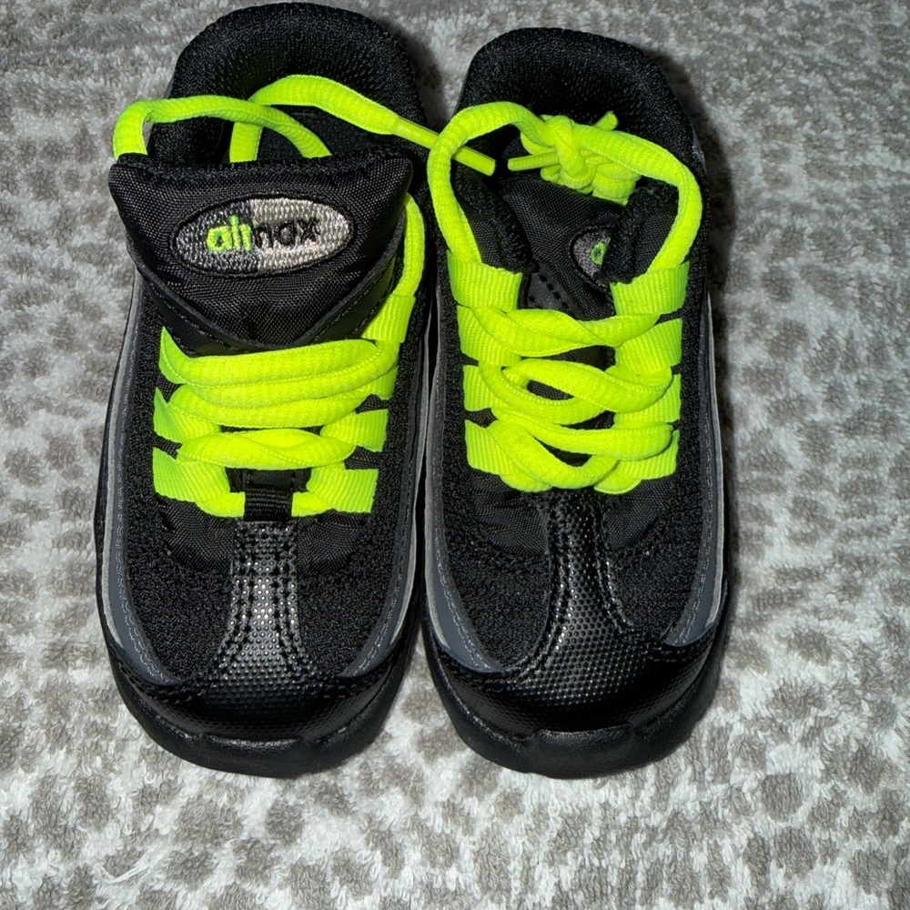 Nike Kids Black and Neon Yellow Sneakers